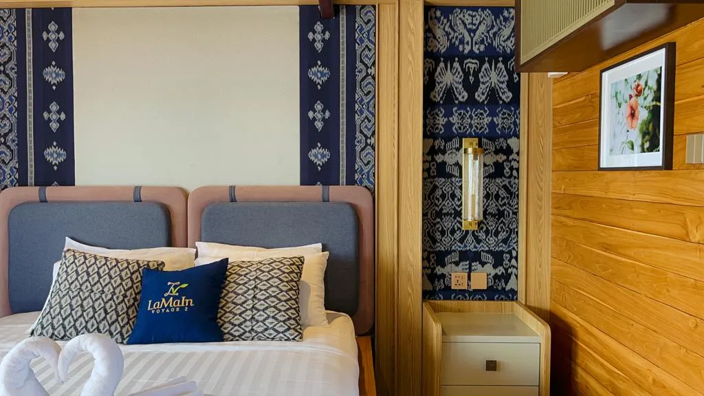 Upper Deck VIP Suite - Image 1